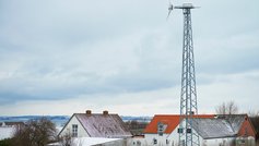 Husstandsvindmølle ved privat hus