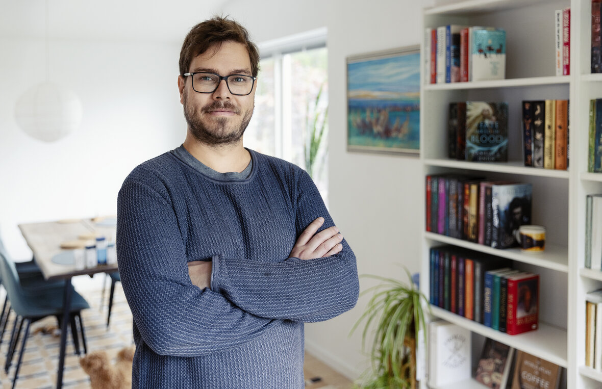 Nicolai Strøm Steffensen i sit hus i Husum