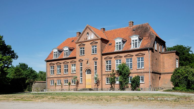 Fra parcelhus til proprietærgård med 31 værelser