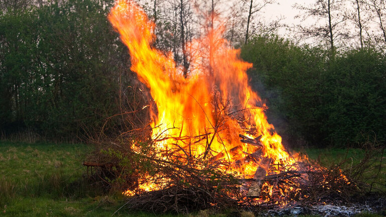 Quiz: Hvordan fjerner du lugt af bål?