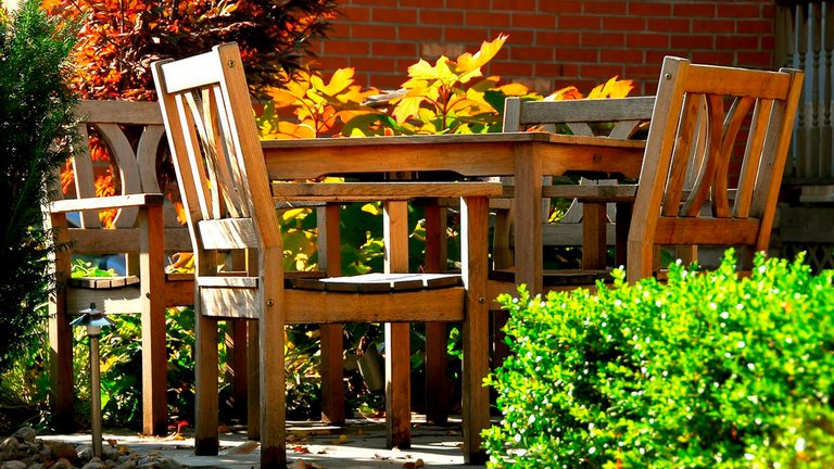 Havemøbler på terrasse