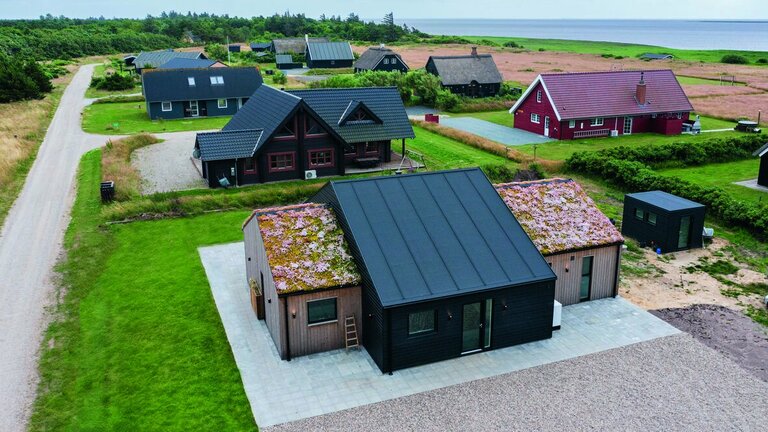 Inge på 25 år byggede sit eget sommerhus