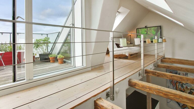 Hems i lejlighed med udgang til tagterrasse