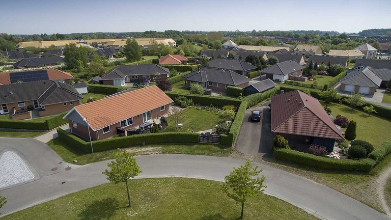 Hvad skylder naboen?