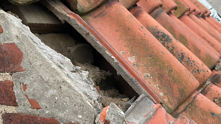 Vedligehold af husets tag: Tagsten af tegl eller beton