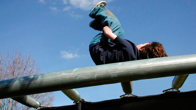 Sådan får du trampolinen til at holde længere