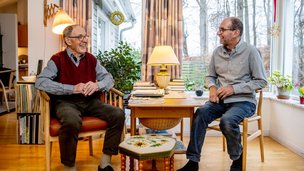 Jørgen og Søren sidder og snakken