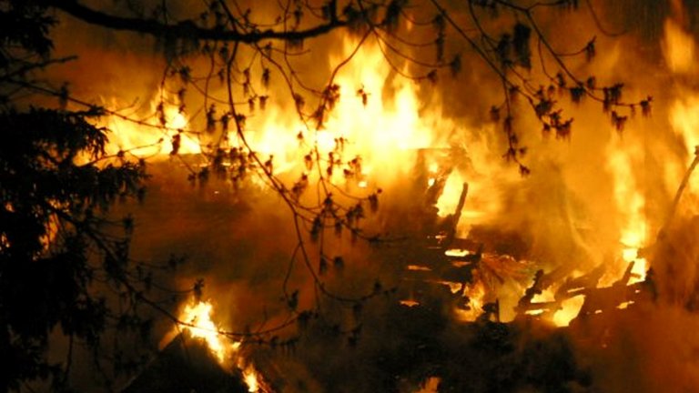 Tjek din bolig for brandfarlige loft- og vægplader