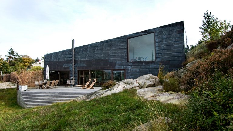 Huset i klippen ved den svenske skærgård