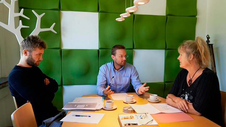 Få professionel hjælp til nabokonflikten – prøv en mediator