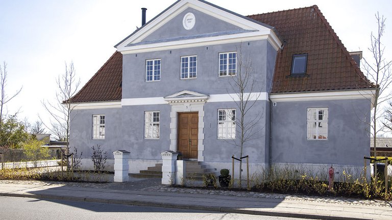 Fra hus til politistation, rådhus, tandklinik og nu hus igen