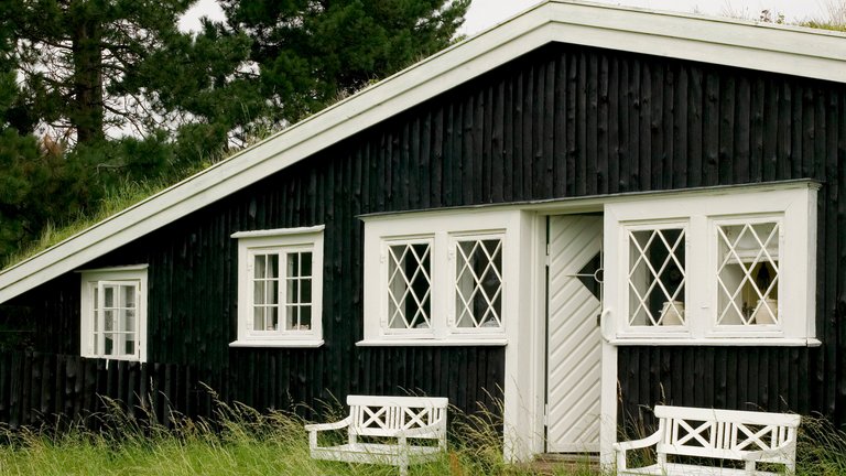 Granhytten - mellem hav og eng