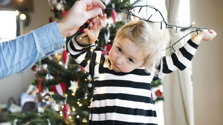 Færre danskere sætter levende lys på juletræet