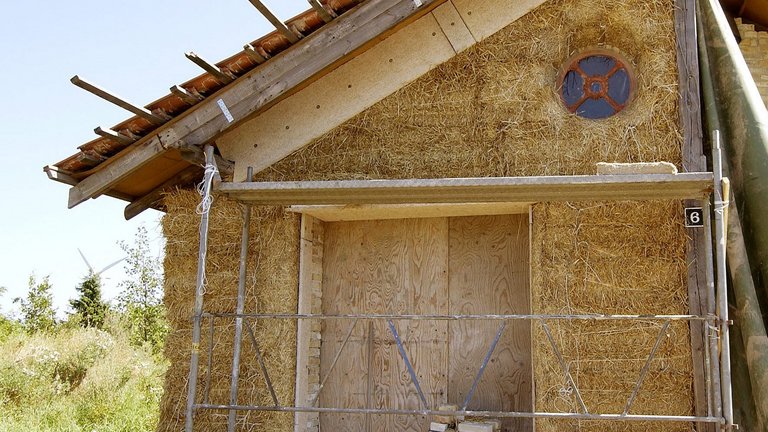 Fordele og ulemper ved halm som isolering